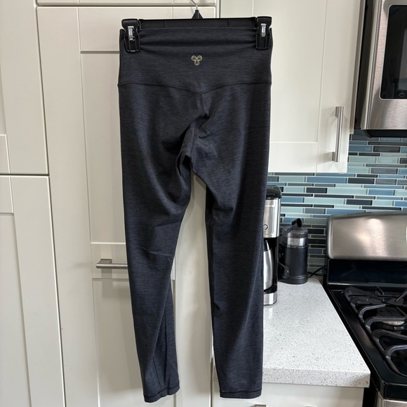 Aritzia Golden leggings - Picture 4 of 5